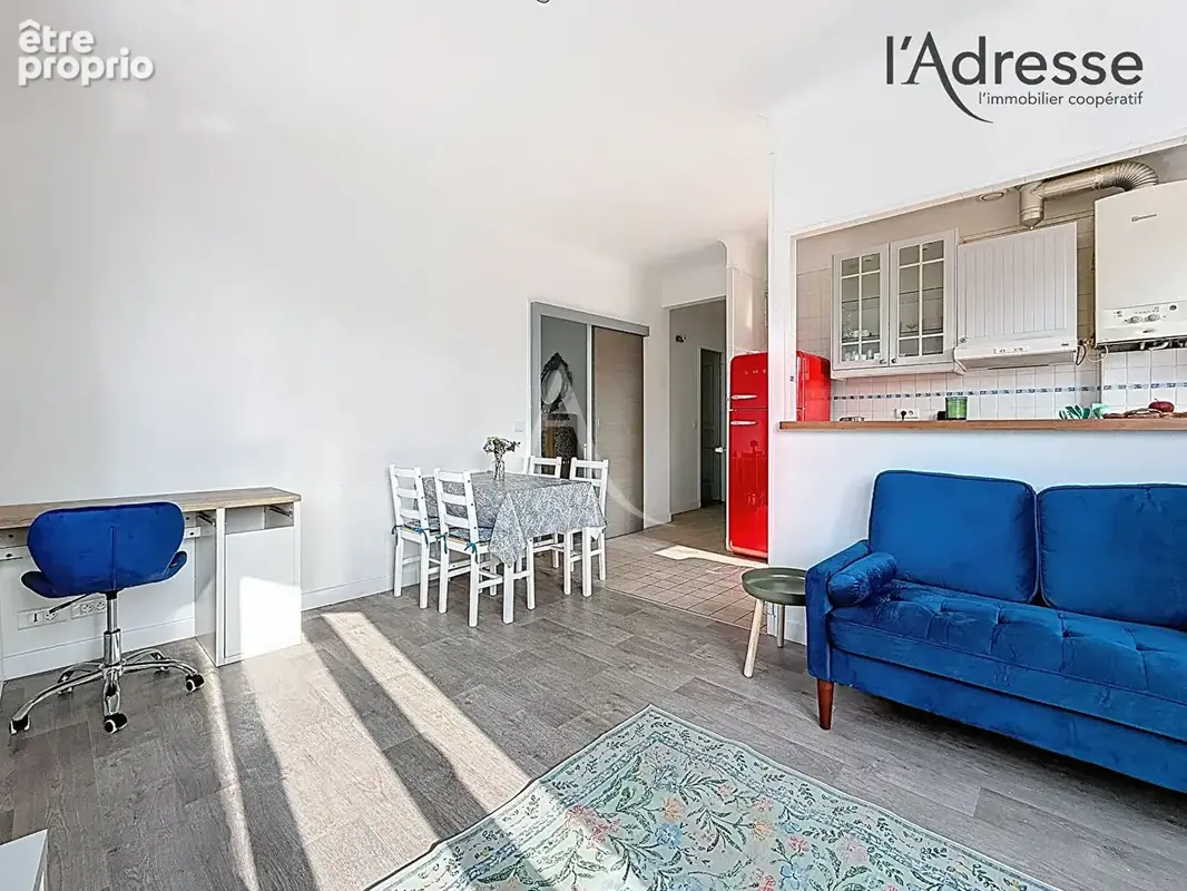 RUEIL-MALMAISON/ Avenue du Président Pompidou - Appartement 2 pièces 47m² - 1 Cave - photo 2