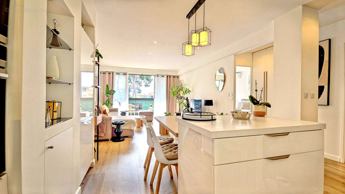 LE CANNET Europe à vendre appartement 2 pièces de 63 m2 avec terrasse, au calme absolu, parking et cave - photo 6