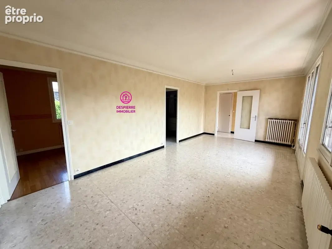 ROUSSILLON !! Maison 78 m2 habitables environ, 3 chambres, 693 m2 de terrain. - photo 4