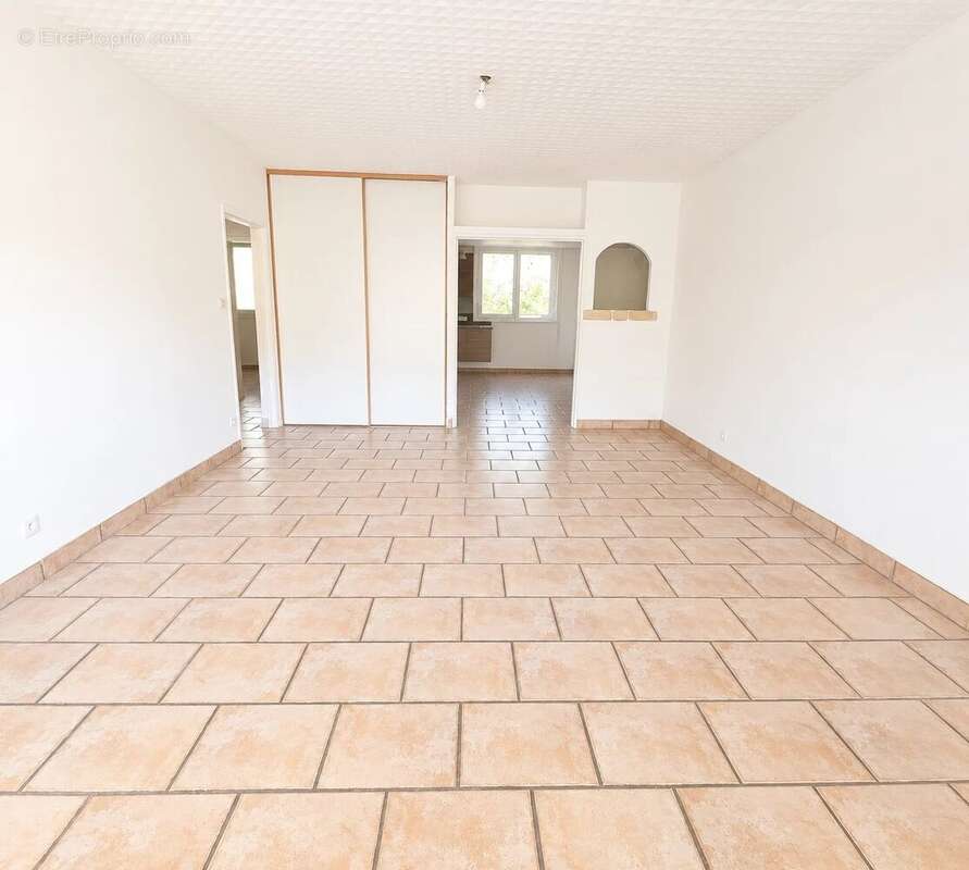 Vend Appartement 3P 70m2 Carros - photo 2