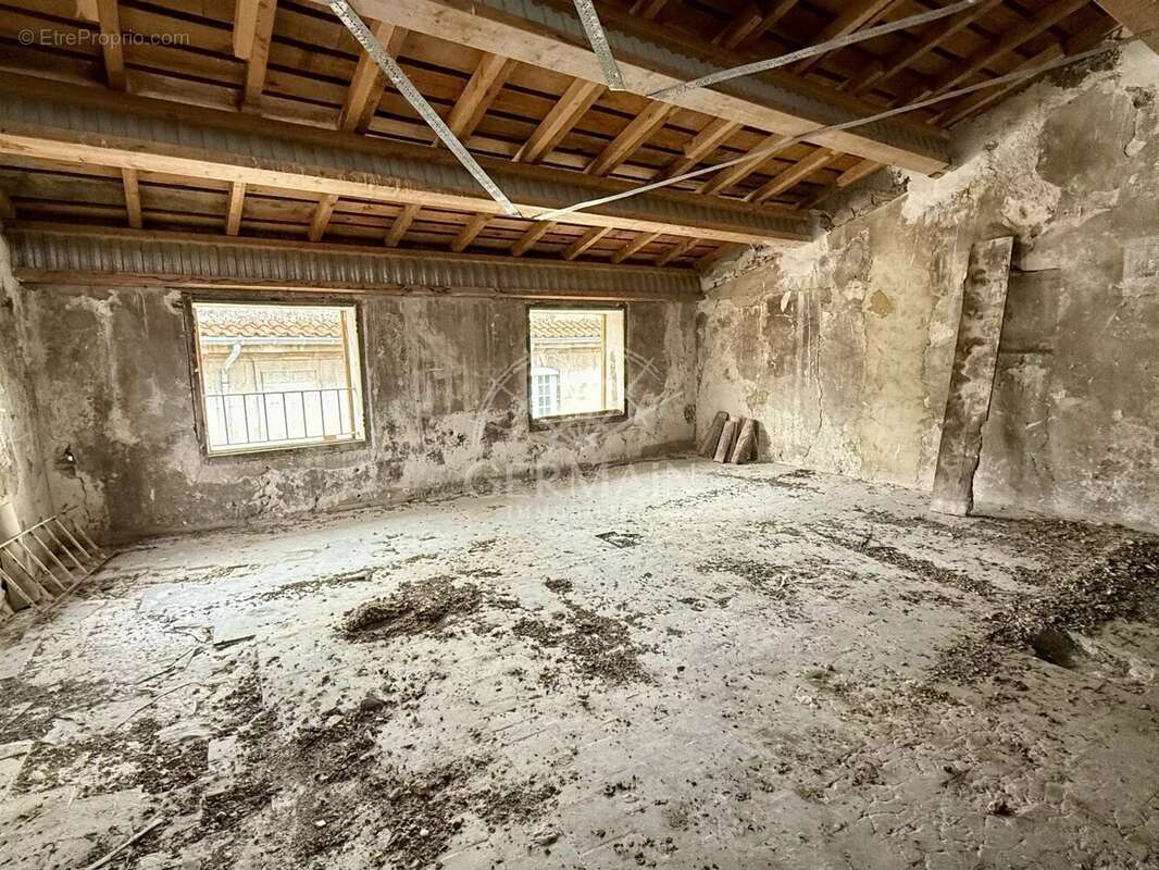 Appartement à L'ISLE-SUR-LA-SORGUE