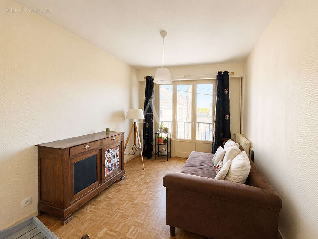 SAUMUR CENTRE - Appartement 70 m² avec balcon-terrasse, garage et cave. - photo 5