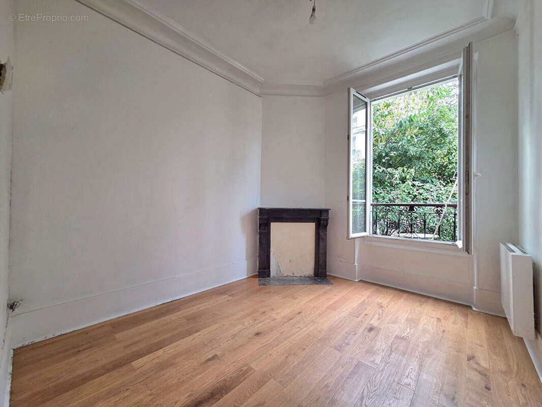 Appartement à LA GARENNE-COLOMBES