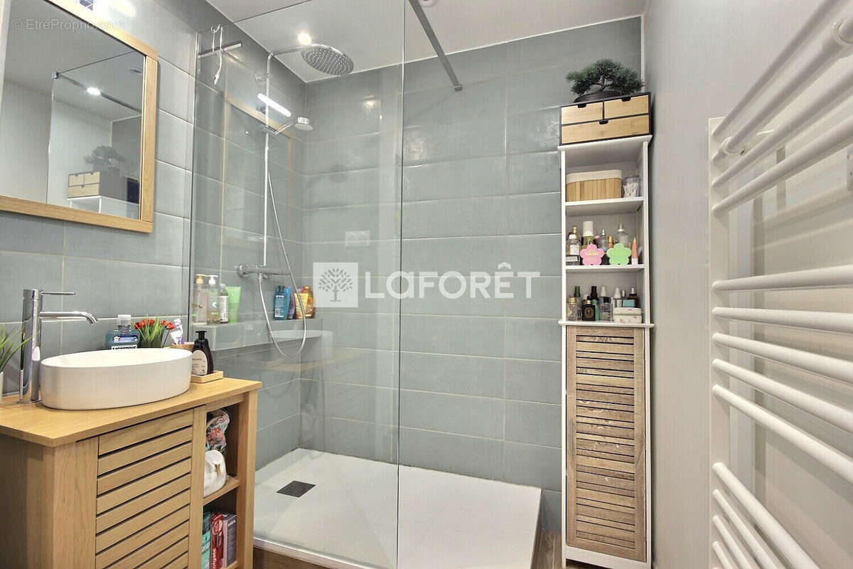 Appartement à COURBEVOIE