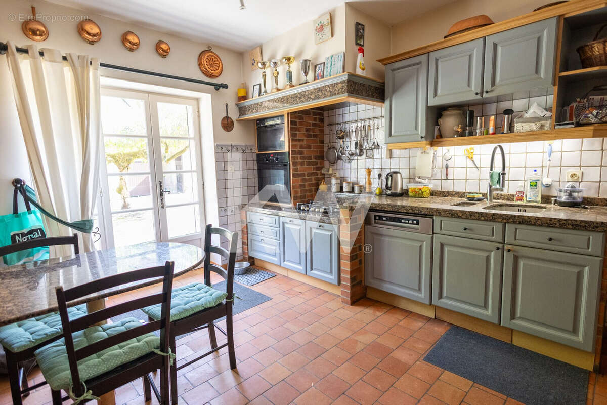 Maison 253 m² à Trainou  - photo 8