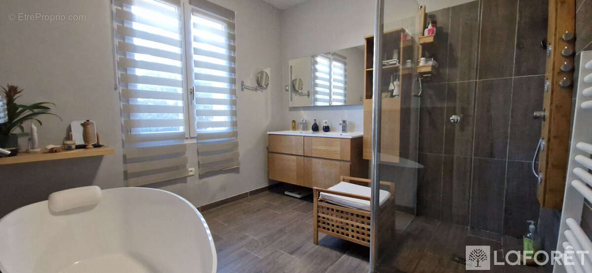 Maison à SAINT-MITRE-LES-REMPARTS