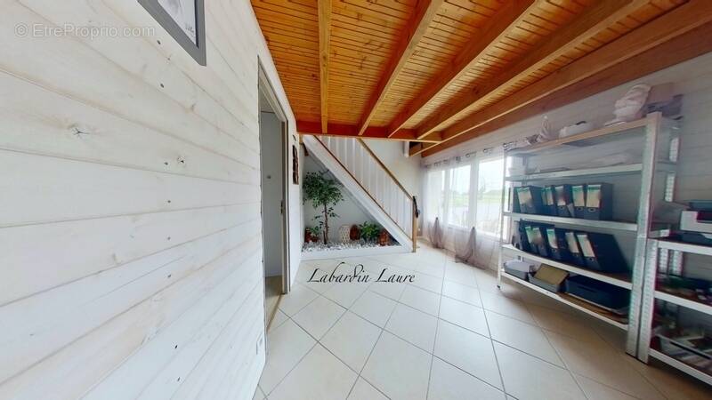 Maison avec surface habitable de 300m2 - pierre et poutre apparentes - 5 chambres - dépendances à CAUMONT-SUR-GARONNE (47) - photo 30