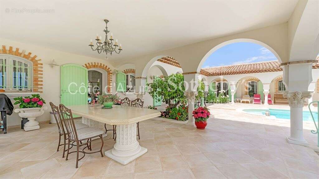 Saint-Aygulf villa hacienda avec vue mer panoramique et piscine - photo 7
