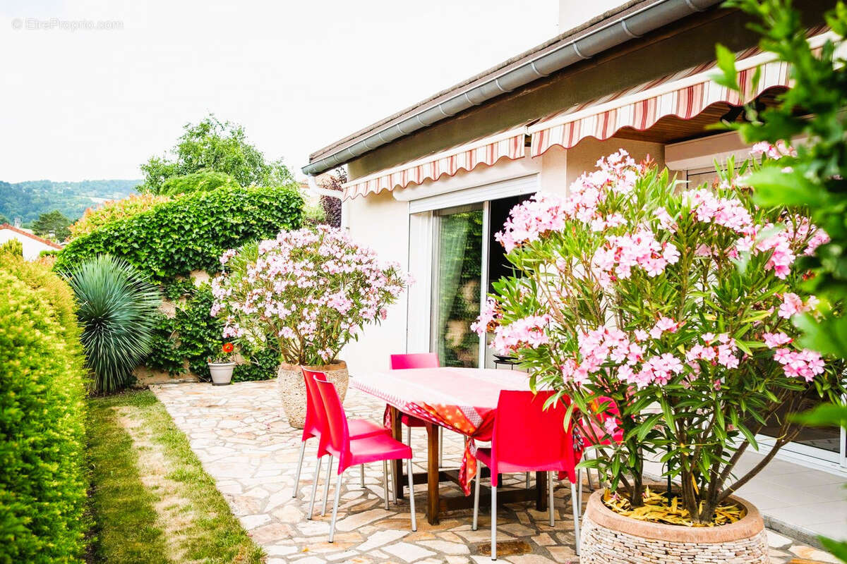 Maison à LA ROCHE-BLANCHE