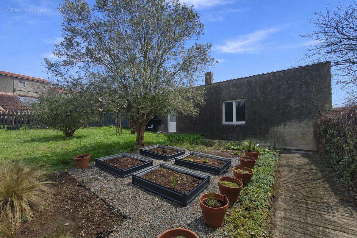 Maison à SAINT-MACAIRE-EN-MAUGES