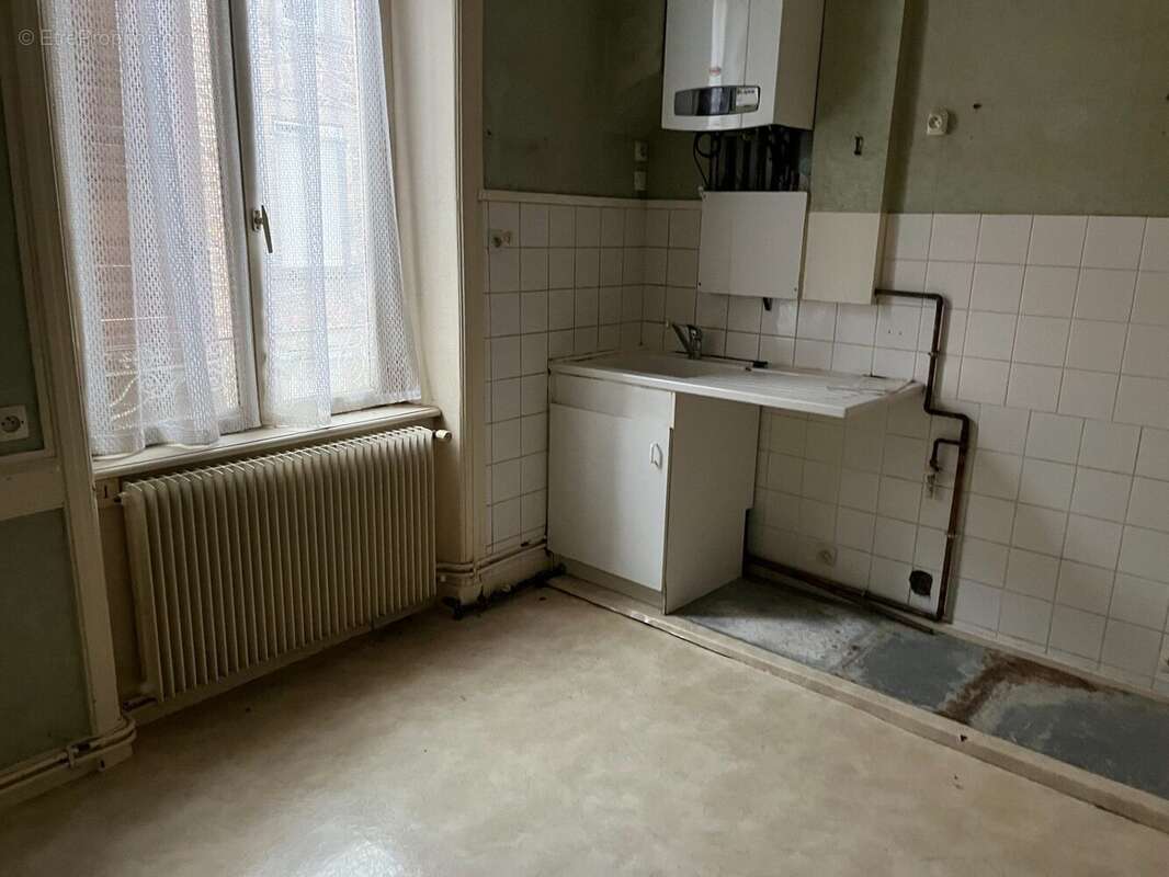 Appartement 300 m² à Cours-La-Ville  - photo 5