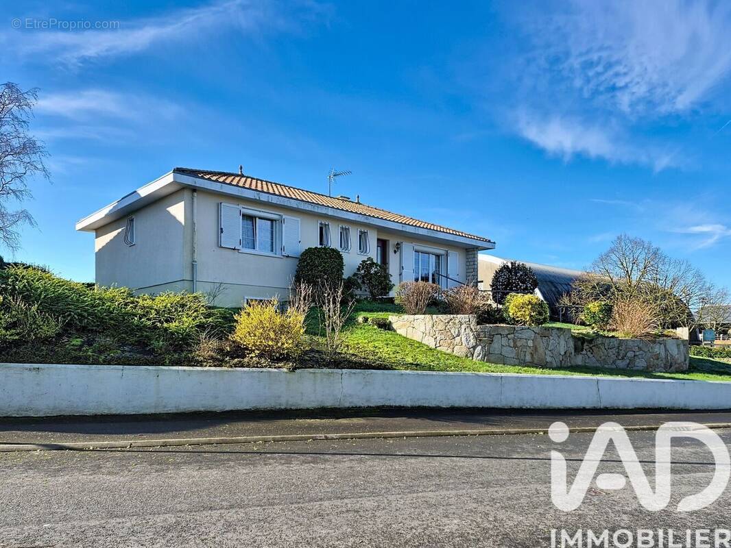 Photo 1 - Maison à CERNUSSON