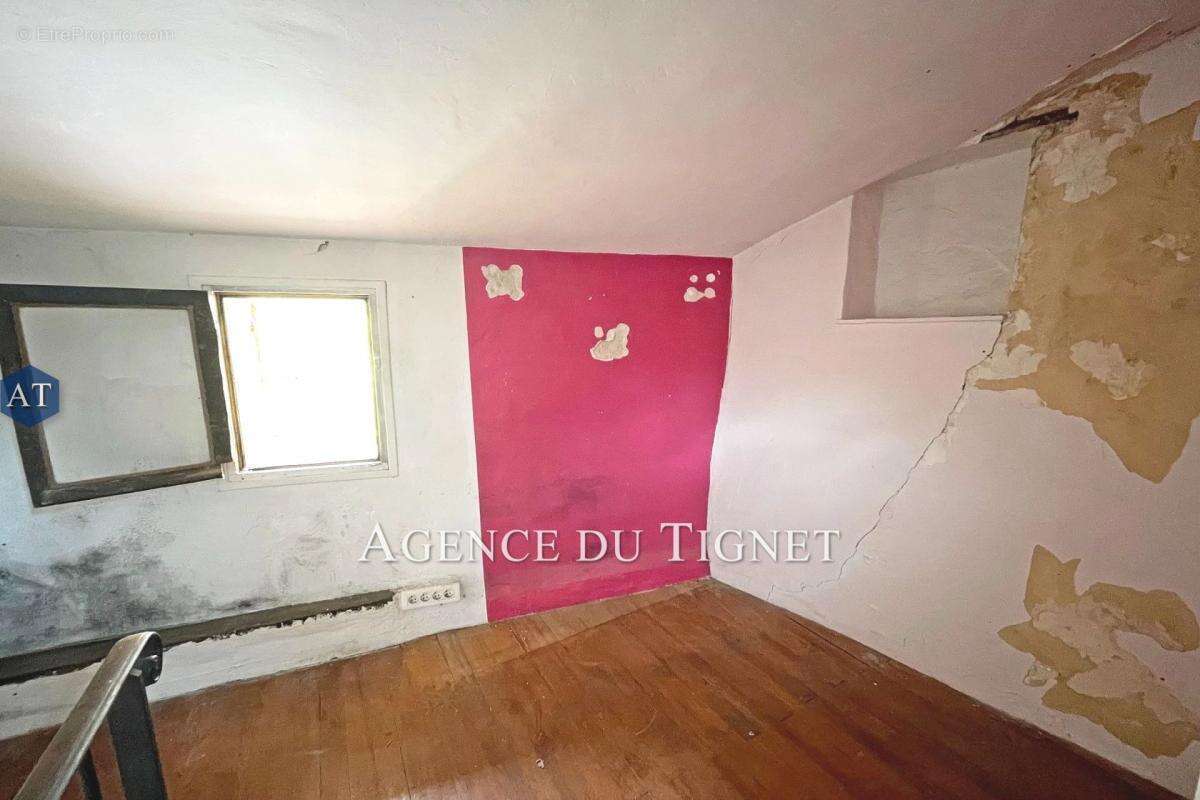 Maison à SAINT-CEZAIRE-SUR-SIAGNE