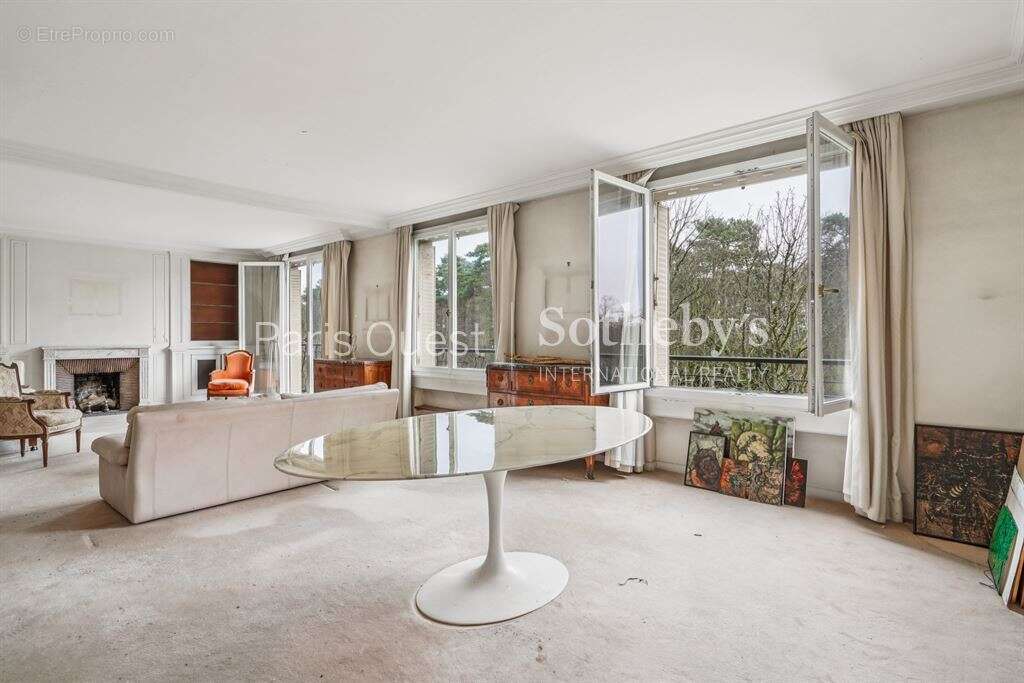 Appartement à NEUILLY-SUR-SEINE