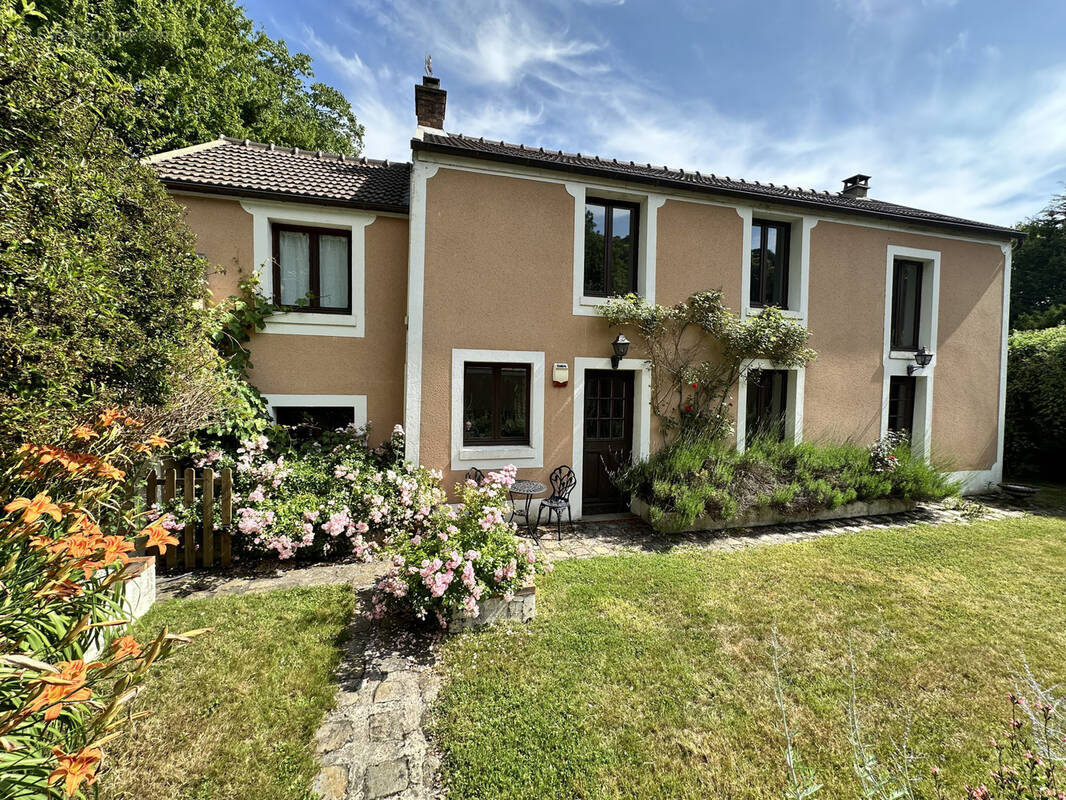 Maison à MILON-LA-CHAPELLE