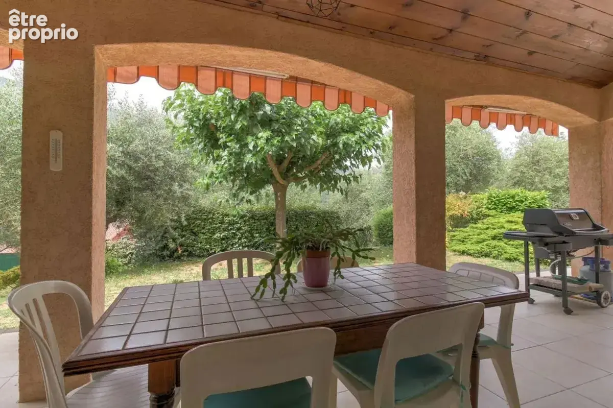 Roquesteron//Maison plain pied//100 m²//4 Pièces//Jardin//Piscine - photo 2