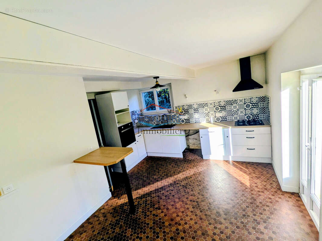 Maison à SAINT-ETIENNE-DE-MONTLUC