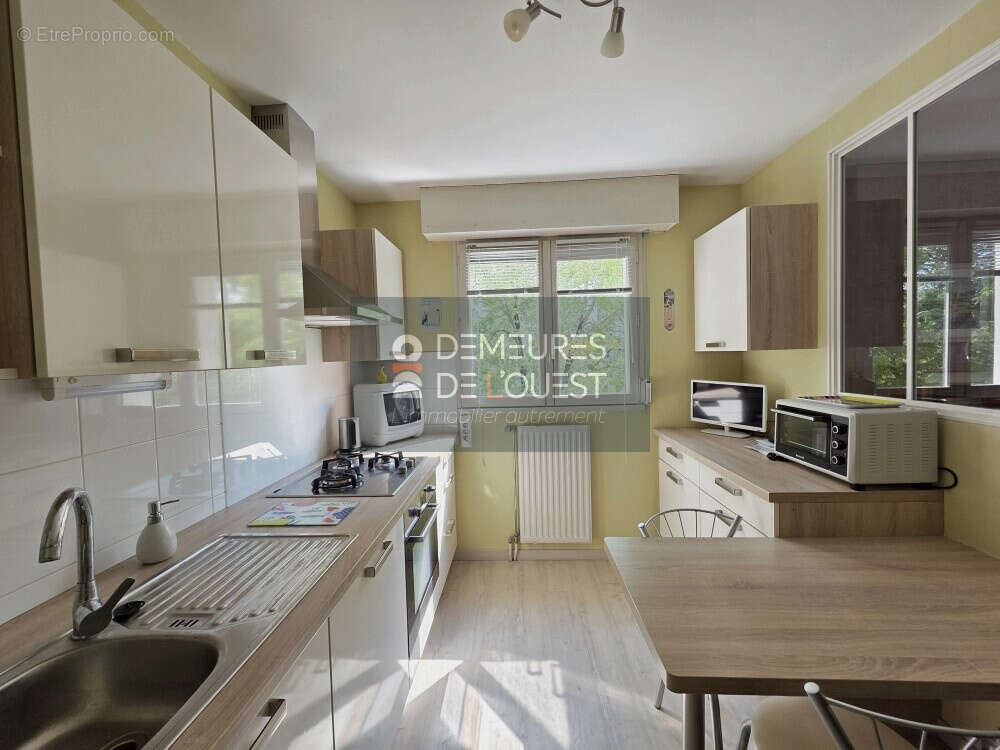 Appartement T2 - 63,50 m2 - 1 chambre - grand balcon - cave - un parking abrité - photo 8