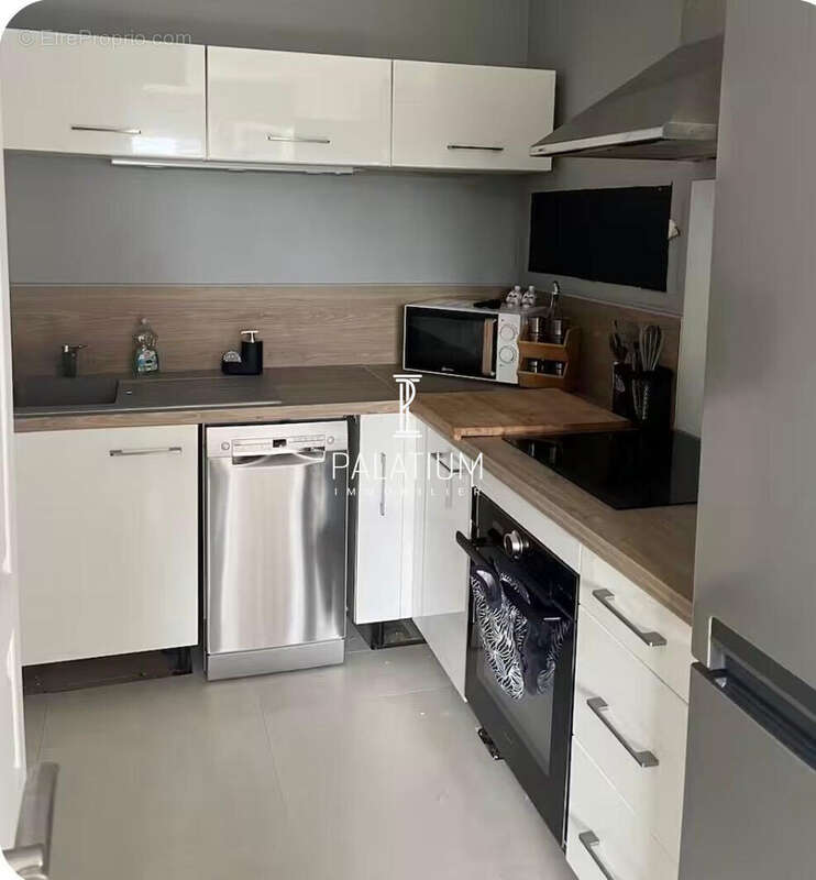 Appartement à ROQUEBRUNE-SUR-ARGENS