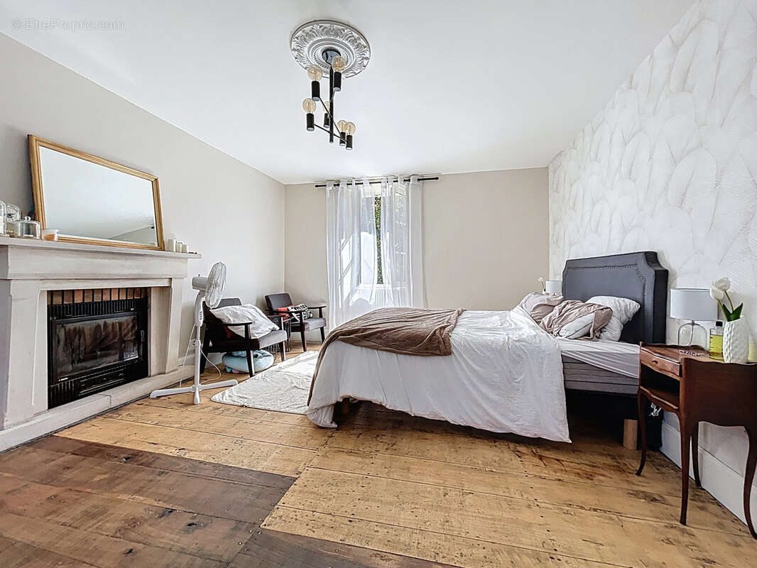 Maison à SAINT-PANTALEON-DE-LARCHE