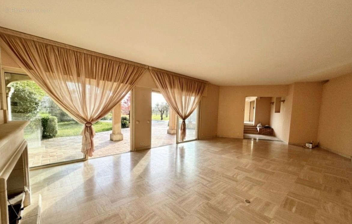 Découvrez le charme et les volumes d'une maison d'architecte - 300 m2 - 4 chambres   à pugnac dans un parc arboré pour savourer  - photo 7