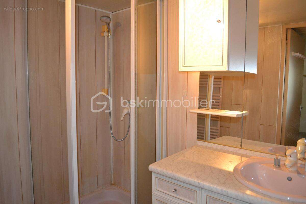 En exclusivité À vendre : Maison élevée sur sous-sol dans un quartier calme - photo 21