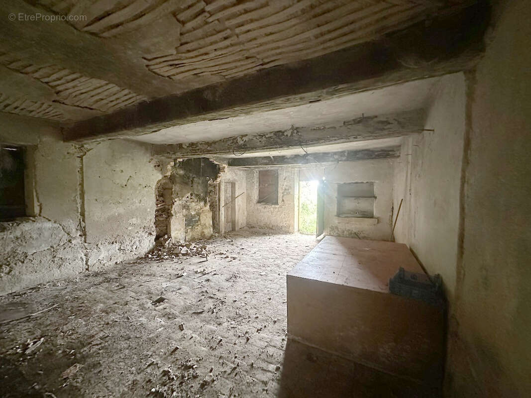 Maison à BOURG-LE-COMTE