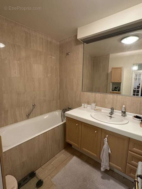 Appartement à CHARENTON-LE-PONT