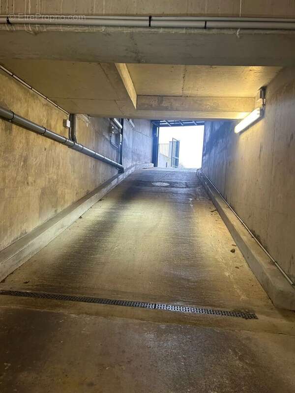 Parking à RUEIL-MALMAISON