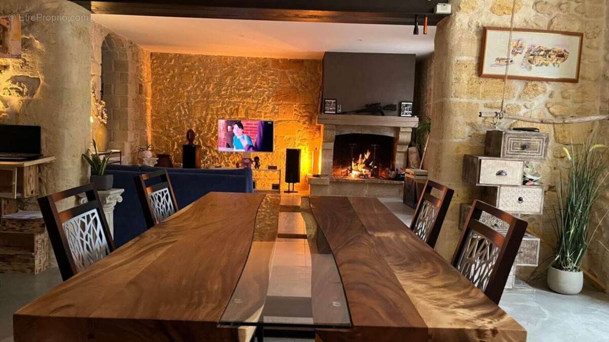 Maison à SAINT-GENES-DE-LOMBAUD