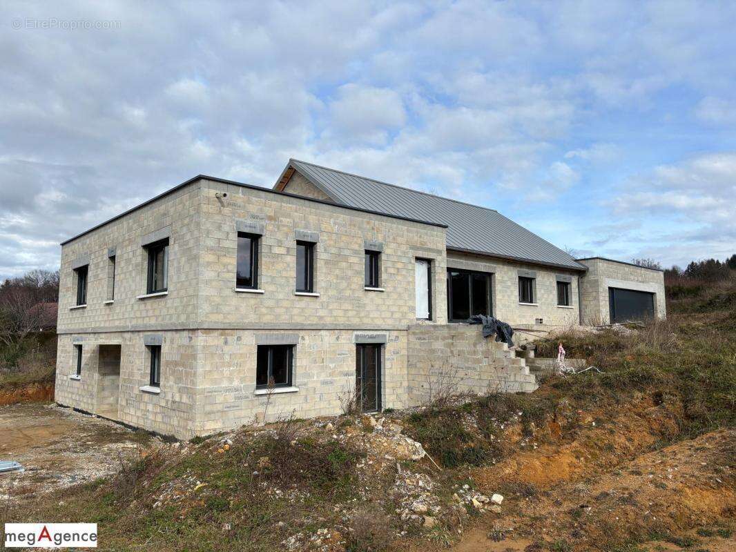 Maison d'habitation avec un cabinet médical indépendant et un studio- Hors d'eau / hors d'air - photo 3