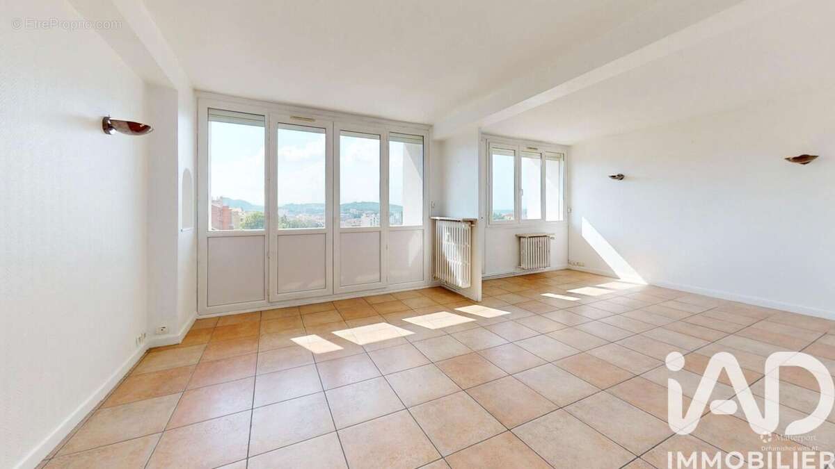 Appartement 75 m² à Saint-Etienne  - photo 2