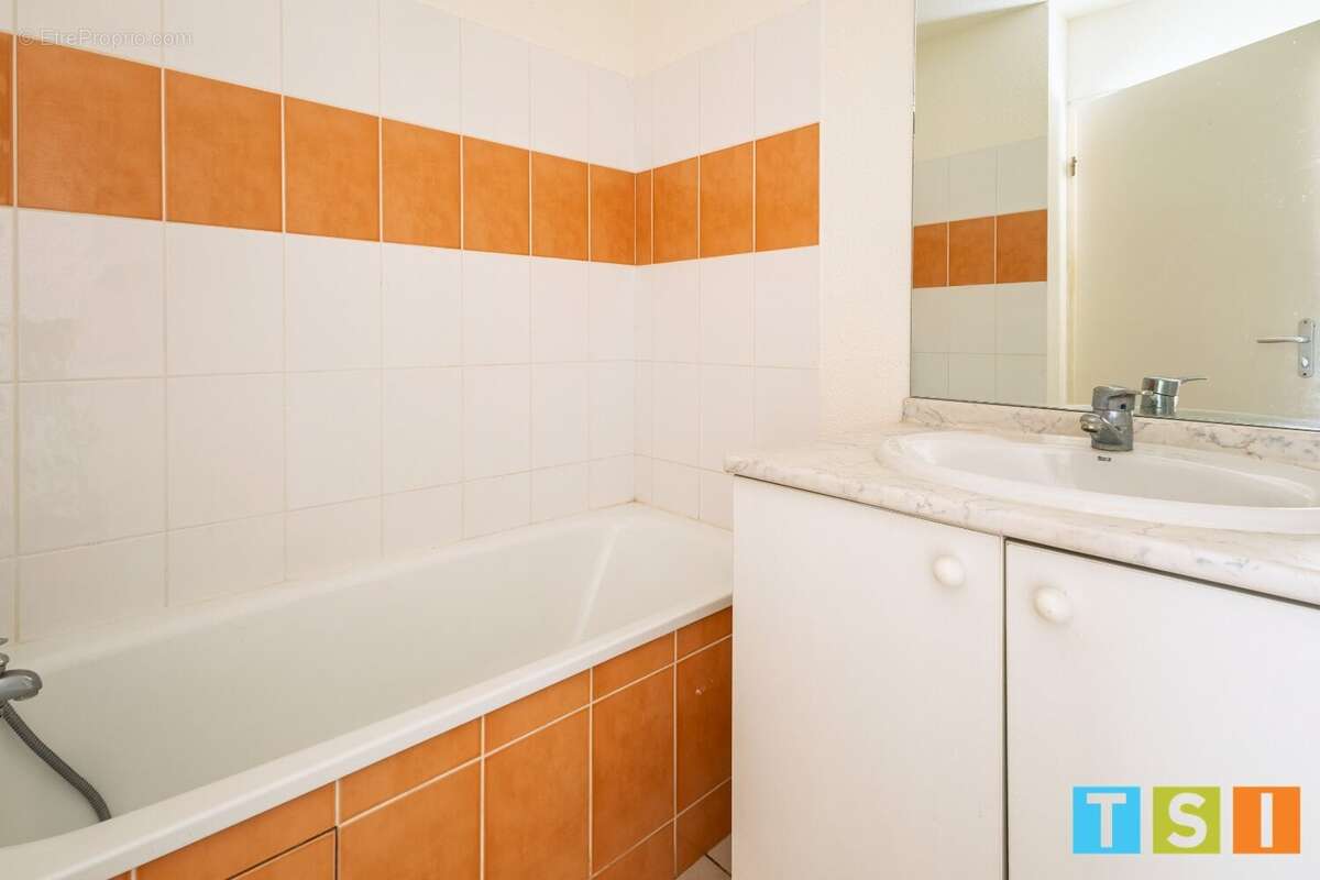 Appartement à CAZERES