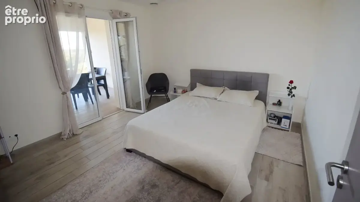 À VENDRE - CREUZIER-LE-VIEUX - Maison de plain-pied d'environ 118,92 m² - photo 9