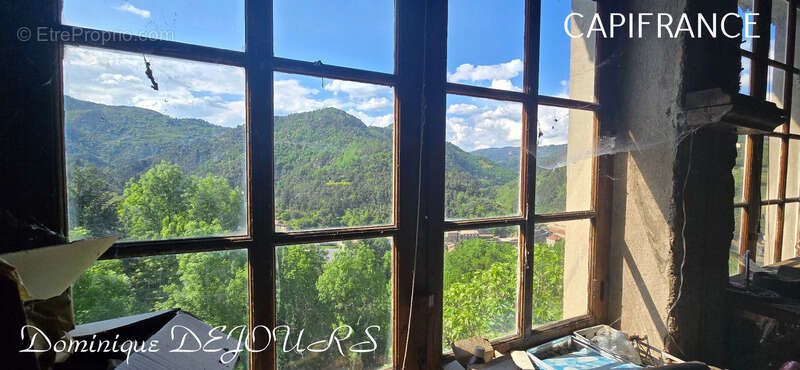 Maison à SAINT-SAUVEUR-DE-MONTAGUT