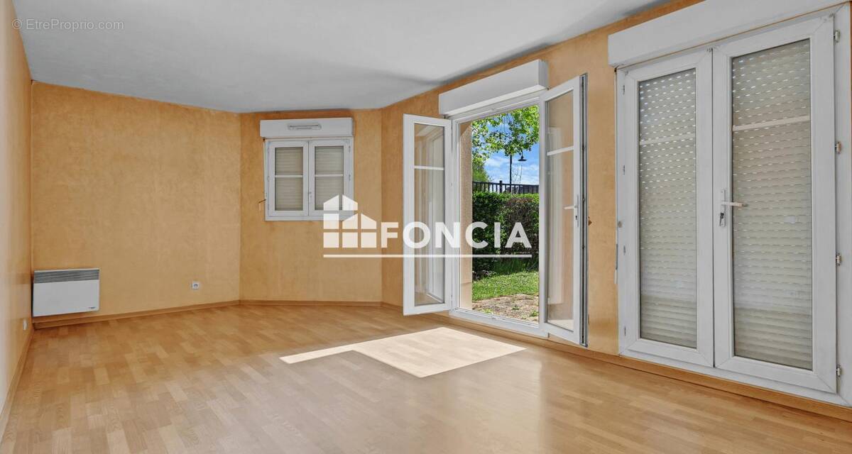 Appartement à VOISINS-LE-BRETONNEUX