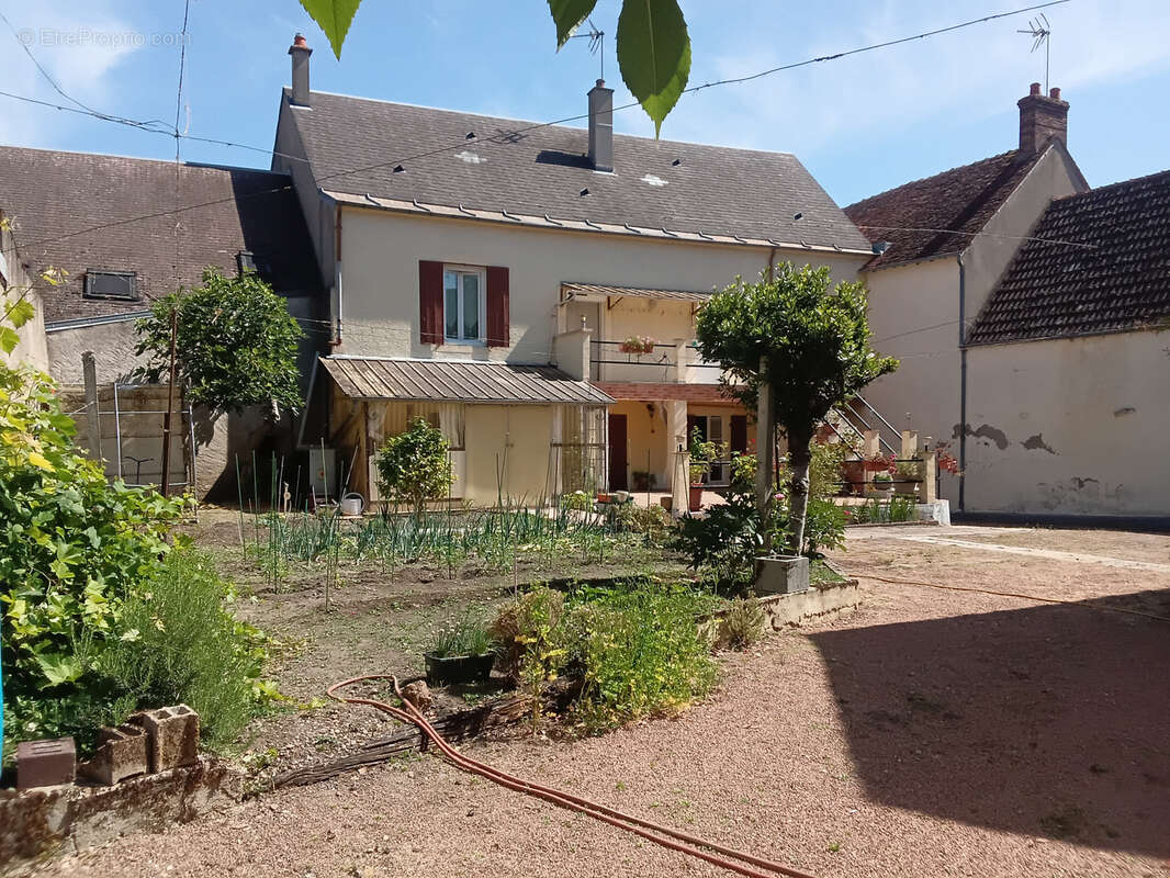 Maison à NERONDES