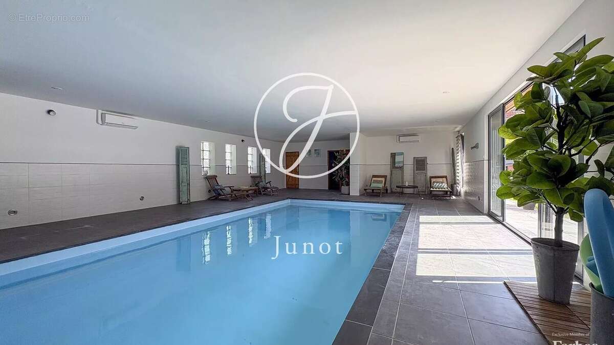 Sailly-lez-lannoy - Ferme rénovée à vendre - 10 pièces - 334m² et 180m² de dépendance - 7 chambres - Piscine - Garage - photo 15
