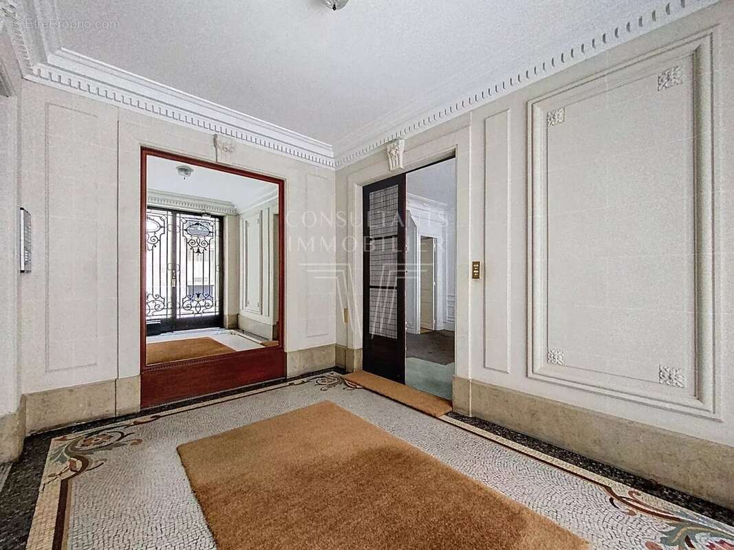 Appartement à PARIS-7E