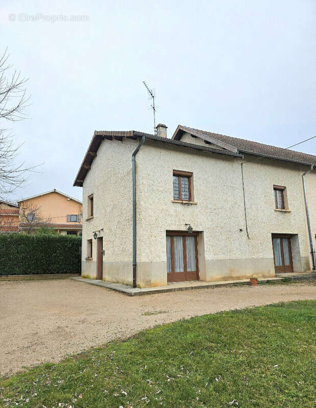 Maison à FRONTONAS