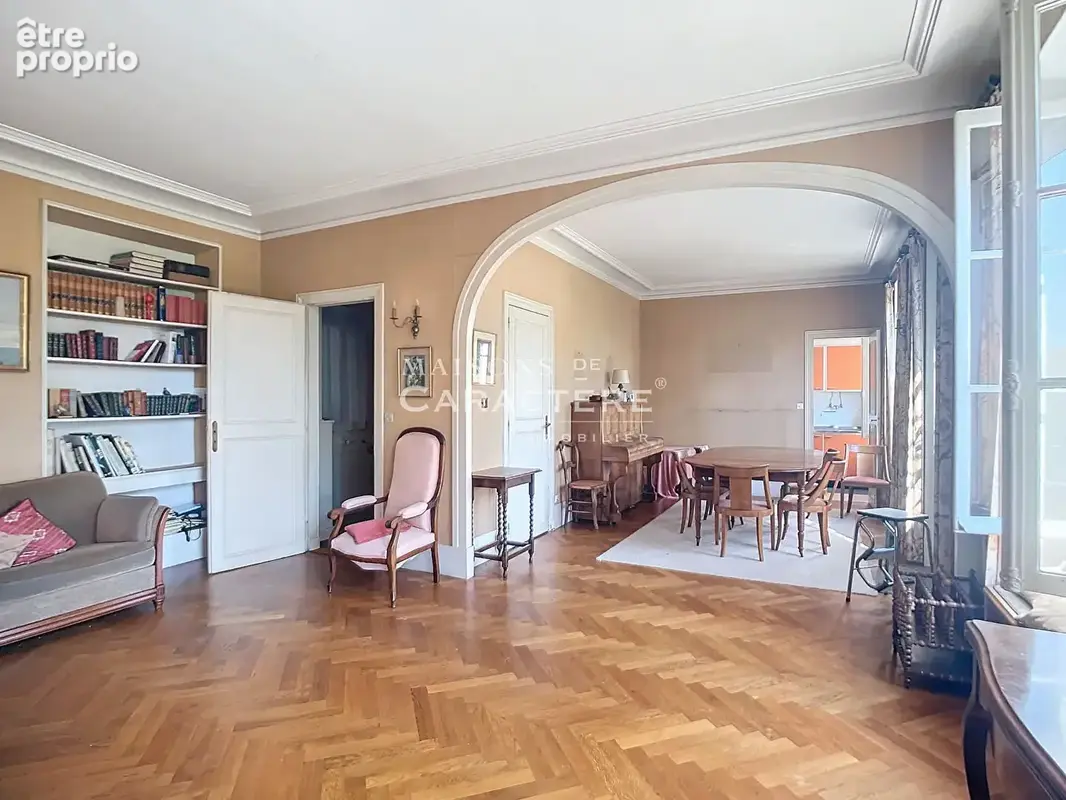 Maison d'époque au jardin extraordinaire de 1400m2 au coeur de ville - photo 8