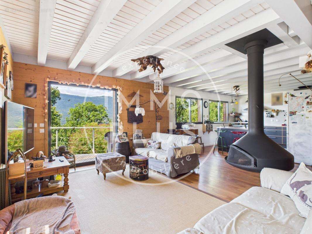 Maison à SERRIERES-EN-CHAUTAGNE