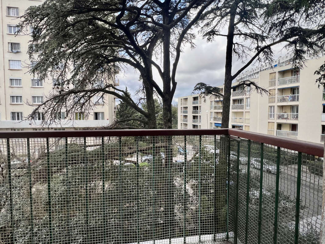 Appartement à MARSEILLE-4E