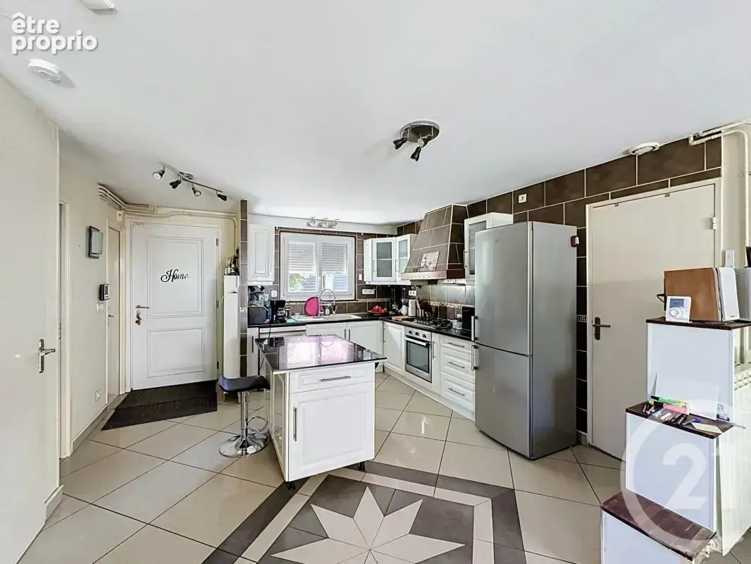 Maison 80 m² à Saint-Fons  - photo 2