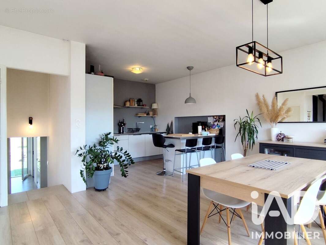 Maison 145 m² à Saint-Ay  - photo 6