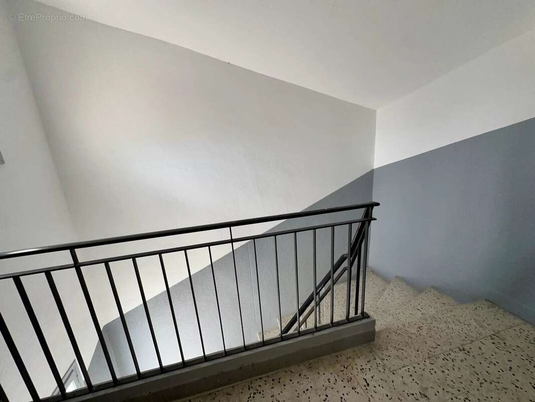 Appartement F3, 4 ieme et dernier étage, a rénover - photo 8
