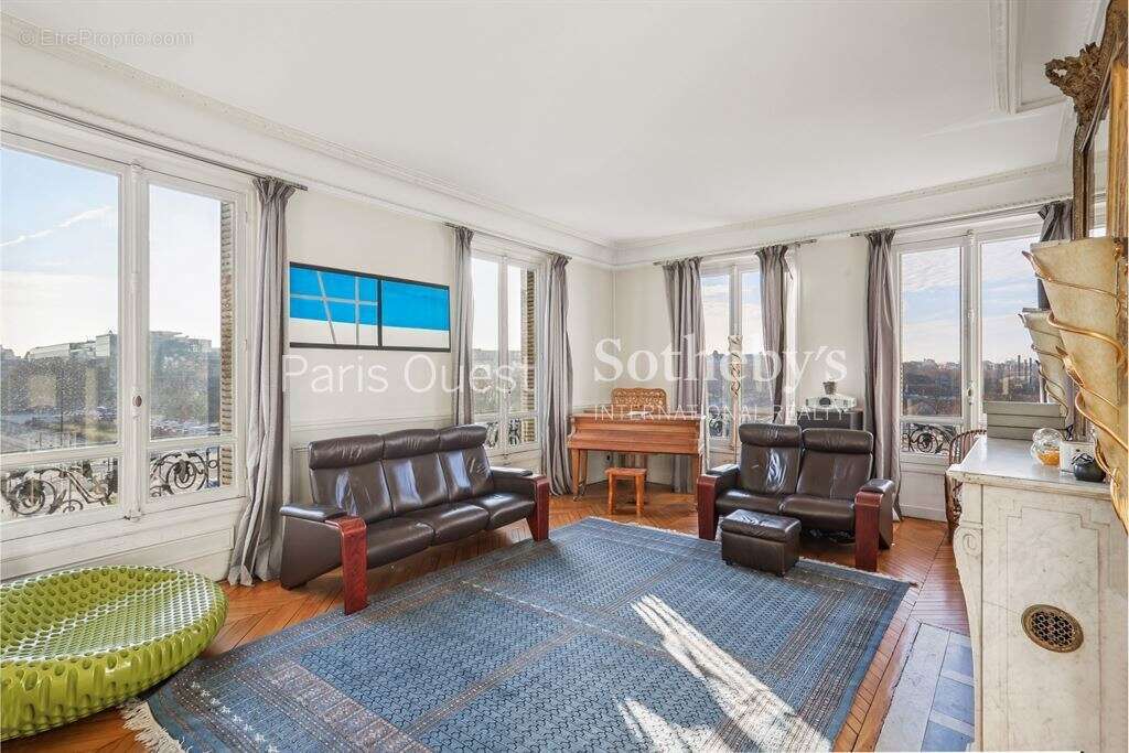 Appartement à NEUILLY-SUR-SEINE