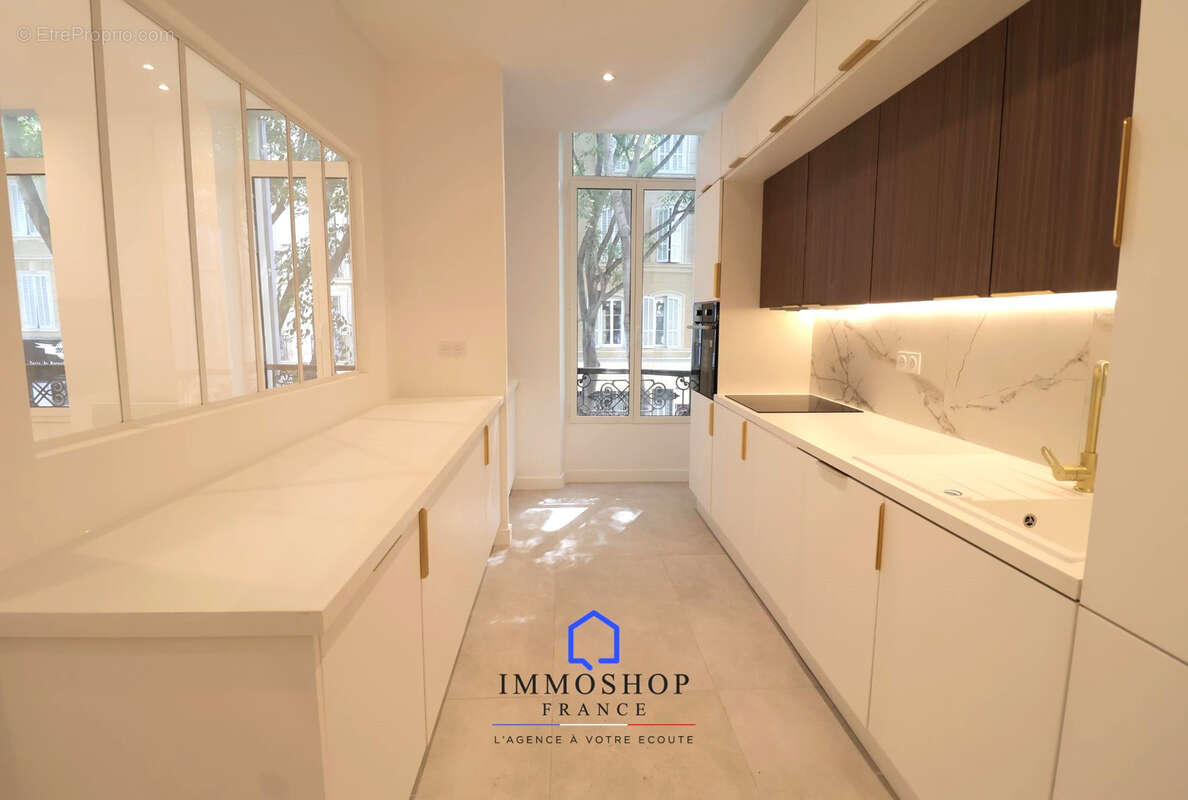 Appartement à MARSEILLE-1E