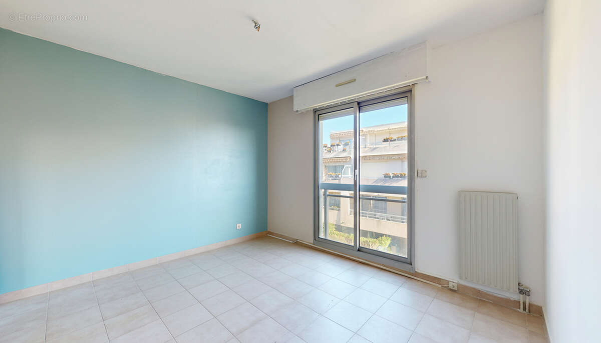 Appartement à SAINT-LAURENT-DU-VAR