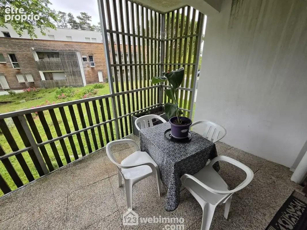 Une terrasse de 10 m² vient compléter l'ensemble